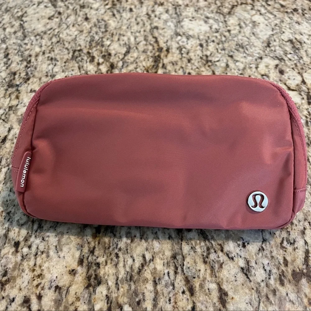 NWT 🍋 Lululemon Brier Rose Everywhere Belt Bag